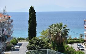 Sea View Luxury Apartment In Nea Kallikratia.